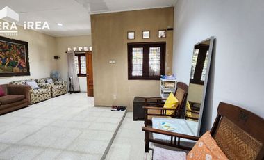 RUMAH DIJUAL DI SOLO DEKAT PLAZA SINGOSAREN PASAR KEMBANG