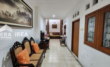 RUMAH DIJUAL DI SOLO DEKAT PLAZA SINGOSAREN PASAR KEMBANG