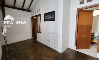 RUMAH DIJUAL DI SOLO DEKAT PLAZA SINGOSAREN PASAR KEMBANG