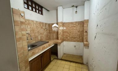 RUMAH DIJUAL DI SOLO DEKAT PLAZA SINGOSAREN PASAR KEMBANG