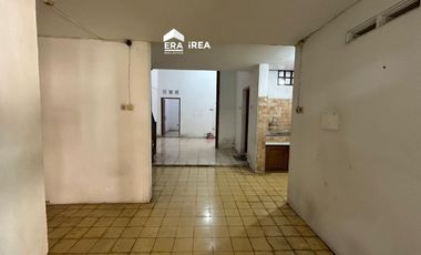 RUMAH DIJUAL DI SOLO DEKAT PLAZA SINGOSAREN PASAR KEMBANG
