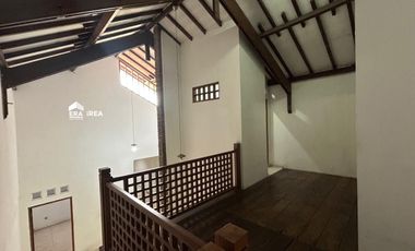 RUMAH DIJUAL DI SOLO DEKAT PLAZA SINGOSAREN PASAR KEMBANG