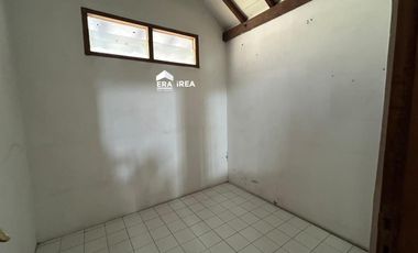 RUMAH DIJUAL DI SOLO DEKAT PLAZA SINGOSAREN PASAR KEMBANG