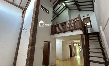 RUMAH DIJUAL DI SOLO DEKAT PLAZA SINGOSAREN PASAR KEMBANG
