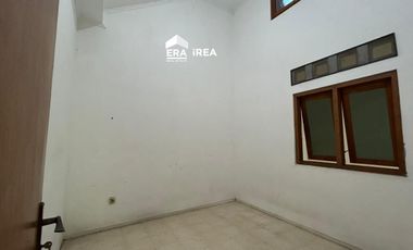 RUMAH DIJUAL DI SOLO DEKAT PLAZA SINGOSAREN PASAR KEMBANG