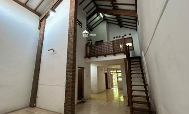 RUMAH DIJUAL DI SOLO DEKAT PLAZA SINGOSAREN PASAR KEMBANG