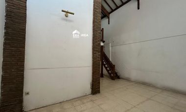 RUMAH DIJUAL DI SOLO DEKAT PLAZA SINGOSAREN PASAR KEMBANG