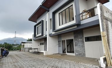 VILLA MURAH BATU DENGAN KOLAM RENANG DAN VIEW MENARIK