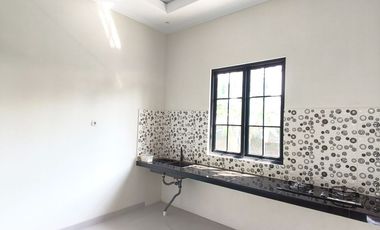 Jual Rumah Baru 2 Lantai dalam Perumahan Jogja, Utara Kampus UGM ; 2 carport