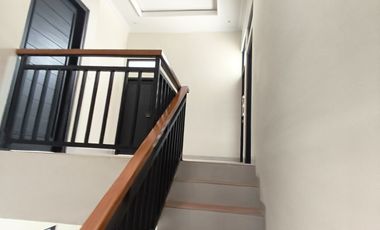 Jual Rumah Baru 2 Lantai dalam Perumahan Jogja, Utara Kampus UGM ; 2 carport