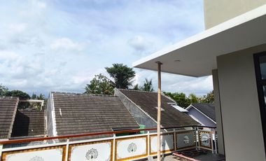 Jual Rumah Baru 2 Lantai dalam Perumahan Jogja, Utara Kampus UGM ; 2 carport