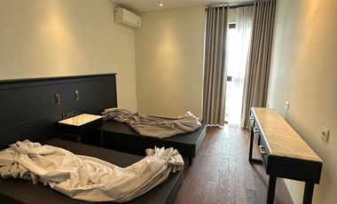 SEWAKAN / JUAL CONDO GRAHA GOLF ALEXA SURABAYA , INTERIOR MEWAH , MASIH BARU , FULL FURNISH , VIEW GOLF.