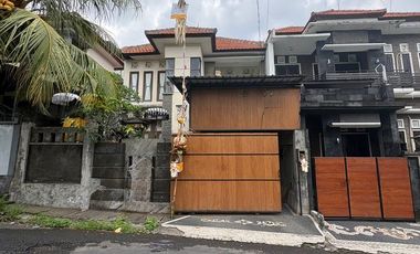 Rumah 2 Lantai dekat Jalan Utama Dijual, di Gn Catur, Denpasar Area