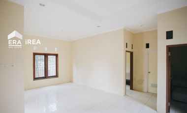 RUMAH DIJUAL DI SOLO BARAT COLOMADU DEKAT DE TJOLOMADOE