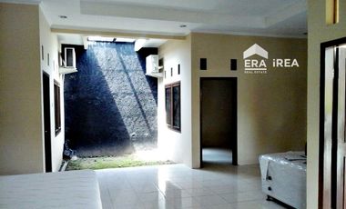 RUMAH DIJUAL DI SOLO BARAT COLOMADU DEKAT DE TJOLOMADOE