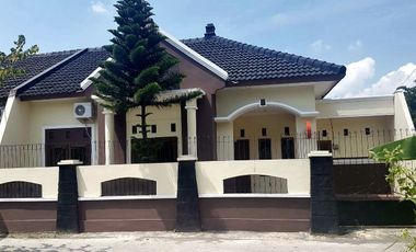 RUMAH DIJUAL DI SOLO BARAT COLOMADU DEKAT DE TJOLOMADOE