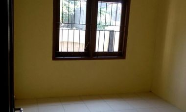 RUMAH DIJUAL DI SOLO BARAT COLOMADU DEKAT DE TJOLOMADOE