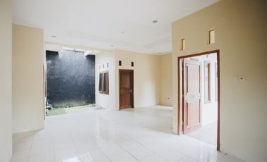 RUMAH DIJUAL DI SOLO BARAT COLOMADU DEKAT DE TJOLOMADOE