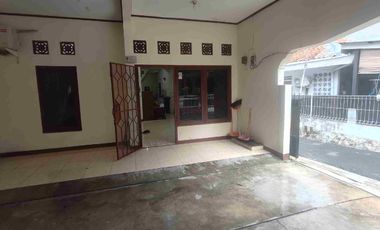 Disewakan Cepat Rumah Siap Huni & Ngantor di Tebet Barat, Strategis, dekat TOL dan Stasiun