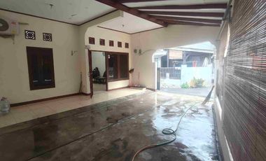 Disewakan Cepat Rumah Siap Huni & Ngantor di Tebet Barat, Strategis, dekat TOL dan Stasiun