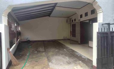 Disewakan Cepat Rumah Siap Huni & Ngantor di Tebet Barat, Strategis, dekat TOL dan Stasiun