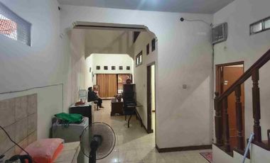 Disewakan Cepat Rumah Siap Huni & Ngantor di Tebet Barat, Strategis, dekat TOL dan Stasiun