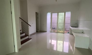 Disewakan Rumah 2 Lantai - 3 Kamar tidur -  Grand Harvest Wiyung