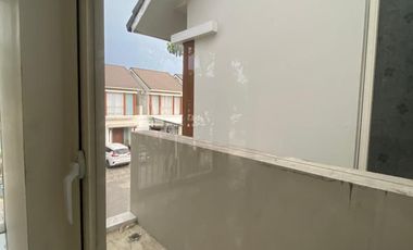 Disewakan Rumah 2 Lantai - 3 Kamar tidur -  Grand Harvest Wiyung