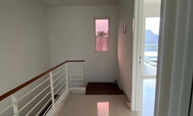 Disewakan Rumah 2 Lantai - 3 Kamar tidur -  Grand Harvest Wiyung