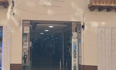 VENDO OFICINA CENTRO COMERCIAL VILLA REAL