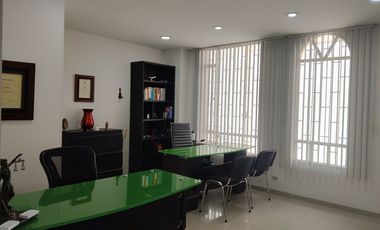 VENDO OFICINA CENTRO COMERCIAL VILLA REAL