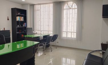 VENDO OFICINA CENTRO COMERCIAL VILLA REAL