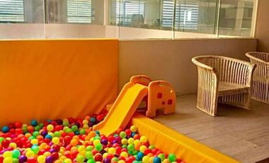 APARTAMENTO EN PLAYA SALGUERO – VISTA SOÑADA AL MAR, CIUDAD Y SIERRA NEVADA