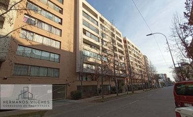 Dpto. 3 Dorm / 2 Baños / 1 Bod. Barrio República, Comuna de Santiago.-