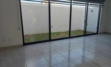 Casa en Lomas del Marqués, Querétaro. Excelente ubicación.