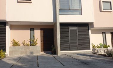 Casa en Lomas del Marqués, Querétaro. Excelente ubicación.