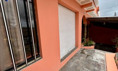 Se vende casa en Azogues, frente al colegio Luis C