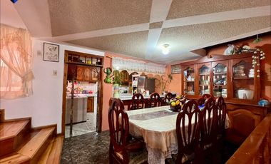 Se vende casa en Azogues, frente al colegio Luis C