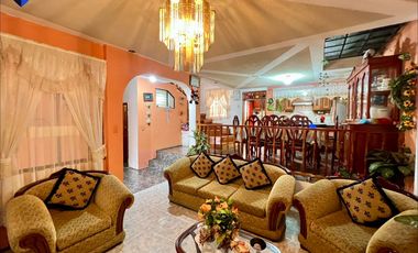 Se vende casa en Azogues, frente al colegio Luis C