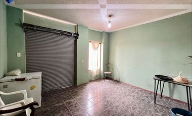 Se vende casa en Azogues, frente al colegio Luis C
