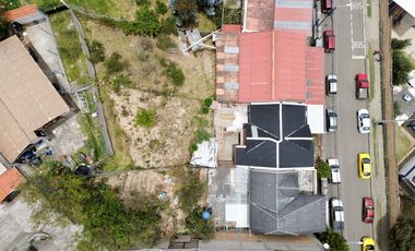 Se vende casa en Azogues, frente al colegio Luis C