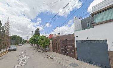 ¡¡GRAN OPORTUNIDAD DE ADQUIRIR O INVERTIR EN ESTA HERMOSA CASA DE REMATE BANCARIO!!., (SOLO CON RECURSOS PROPIOS).