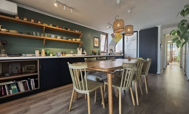 Se vende espacioso Departamento 1D + 1B + Estacionamiento y bodega. Providencia