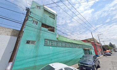 Casa en Venta en Tlalnepantla, EDOMEX - Casa con Buena Distribución y Conectividad, Remate Bancario Con Gran Plusvalía