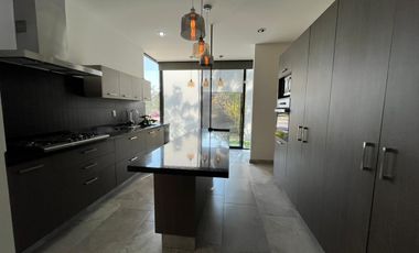 Casa con 4 Recamaras y Terraza Techada