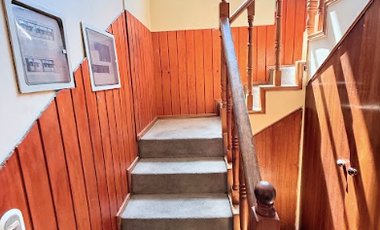 Preciosa Casa En Calle Tranquila En Las Condes