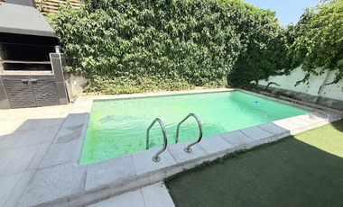 Preciosa Casa En Calle Tranquila En Las Condes