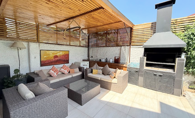 Preciosa Casa En Calle Tranquila En Las Condes