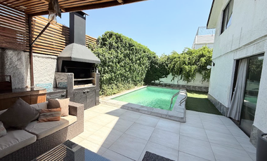 Preciosa Casa En Calle Tranquila En Las Condes