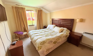 Preciosa Casa En Calle Tranquila En Las Condes